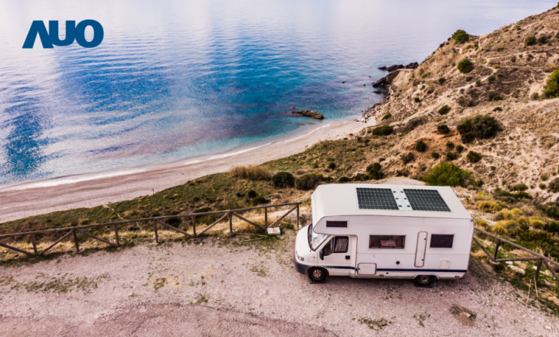 「可撓輕量化太陽光電板SunCurva」使用輕量特殊耐候型複合板取代傳統太陽能板的玻璃前板，不僅降低70%重量，每米平方僅3Kg；具有抗衝擊性能及通過電磁相容性測試，可應用於交通運輸工具，如露營車、遊艇等